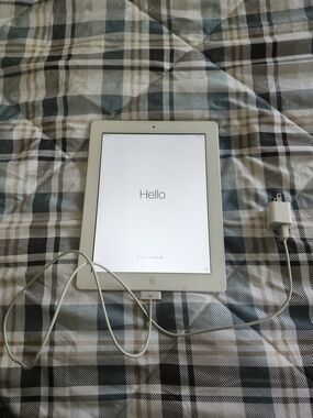 Apple Sliver iPad Tablet with Charger and Cable